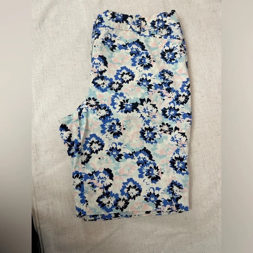 Talbots Floral Women Shorts - Blue and Cream🌴☀️